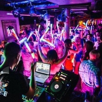 LED PJENASTI &Scaron;TAPIĆI - MULTIKOLOR PARTY &Scaron;TAP U DISPLAYU (24 kom.)