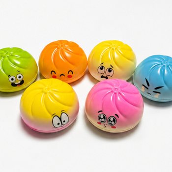 RAGE - Squishy Dumplings VELIKI (Dim. 9 x 9 x 4 Cm) - Viral 2026 Fidget Toy - S KARTONOM ZA VJE&Scaron;ANJE (24 kom.)