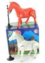 MANEŽA KONJ I ZEBRA U KUTIJI